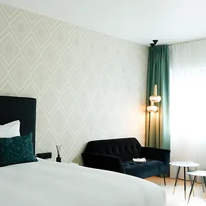 Otel The ***
